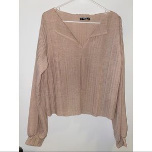 Slightly cropped, v neck shirt